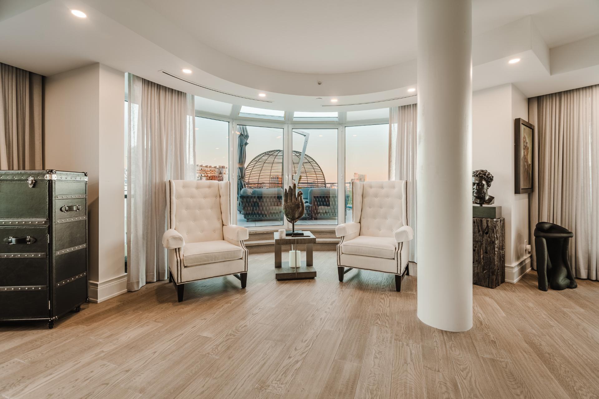 Boudoir en rotonde vitrée ouvrant sur la terrasse